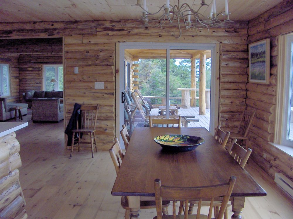 Whiskey Island: dining area