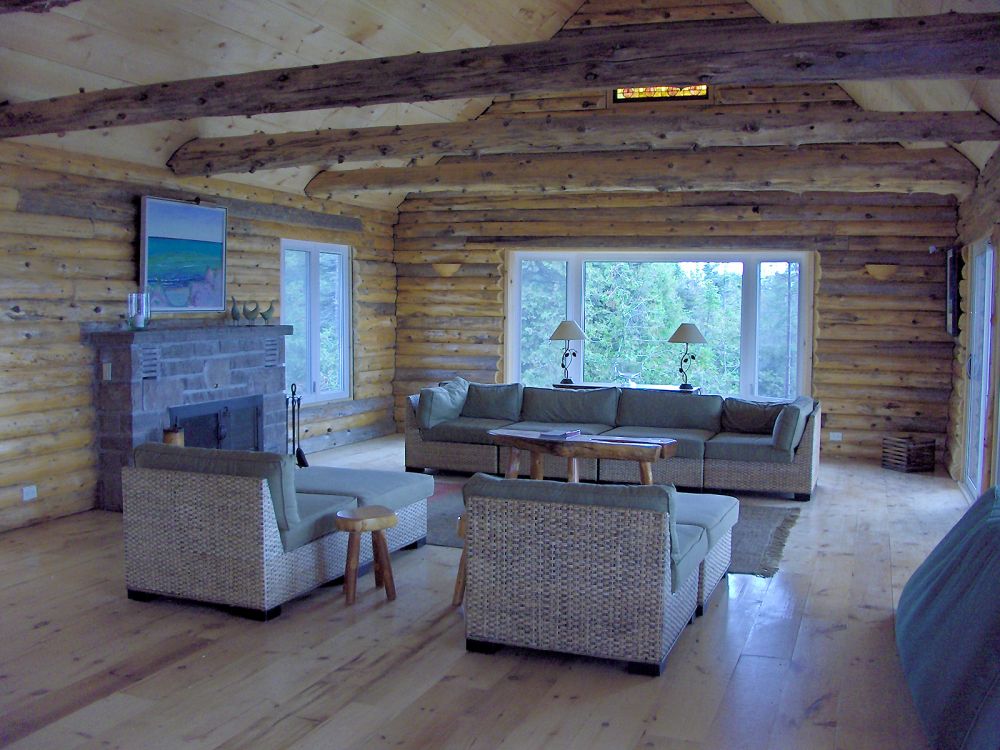 Whiskey Island: living room